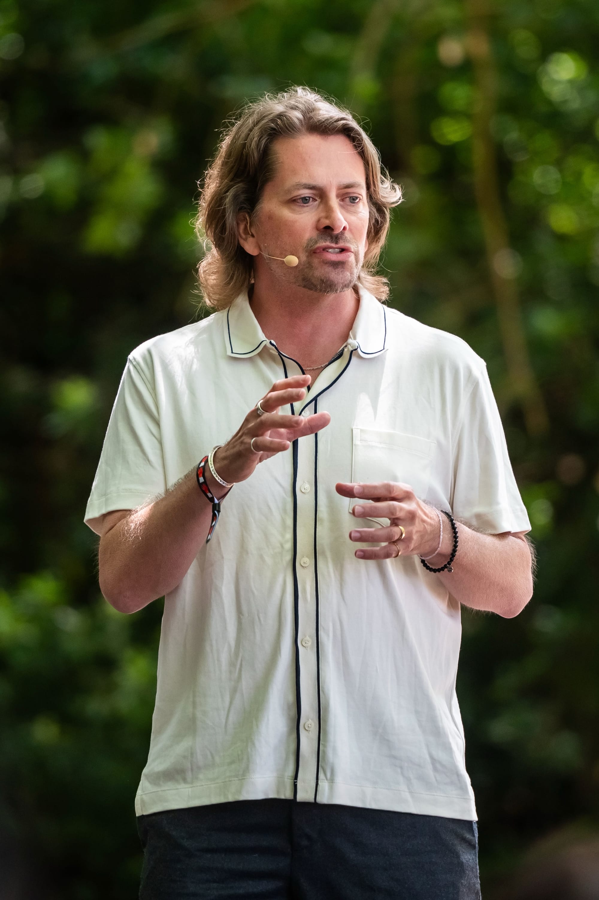 Dave Edwards speaking about AI and Intelligence at the House of Beautiful Business